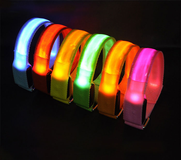 Brassard lumineux LED réglable, ceinture de bras de course portable,  brassard phosphorescent pour la course, la marche, le cyclisme, les patins  à roulettes, la lumière